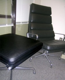 Eames soft pad chair